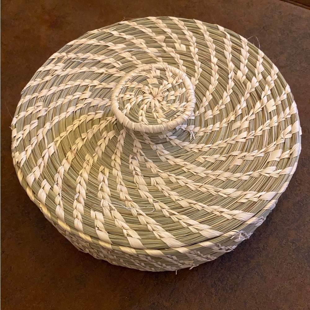 Brand new Handmade natural Sabai grass tortila basket